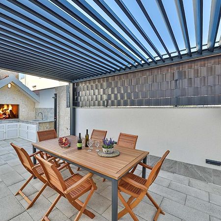 Luxury Apartment Pia With Swimming Pool And Grill Trogir Exteriör bild