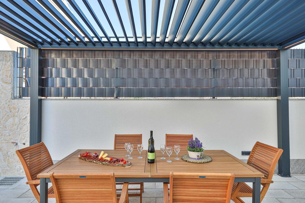Luxury Apartment Pia With Swimming Pool And Grill Trogir Exteriör bild