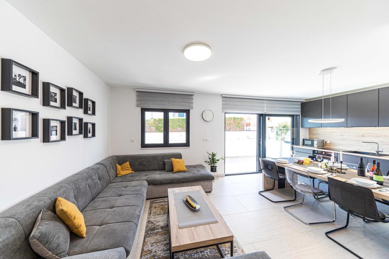 Luxury Apartment Pia With Swimming Pool And Grill Trogir Exteriör bild
