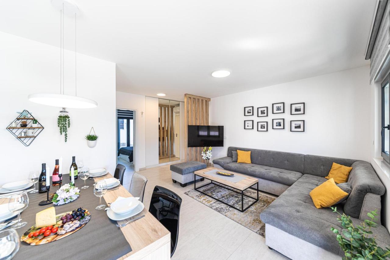 Luxury Apartment Pia With Swimming Pool And Grill Trogir Exteriör bild