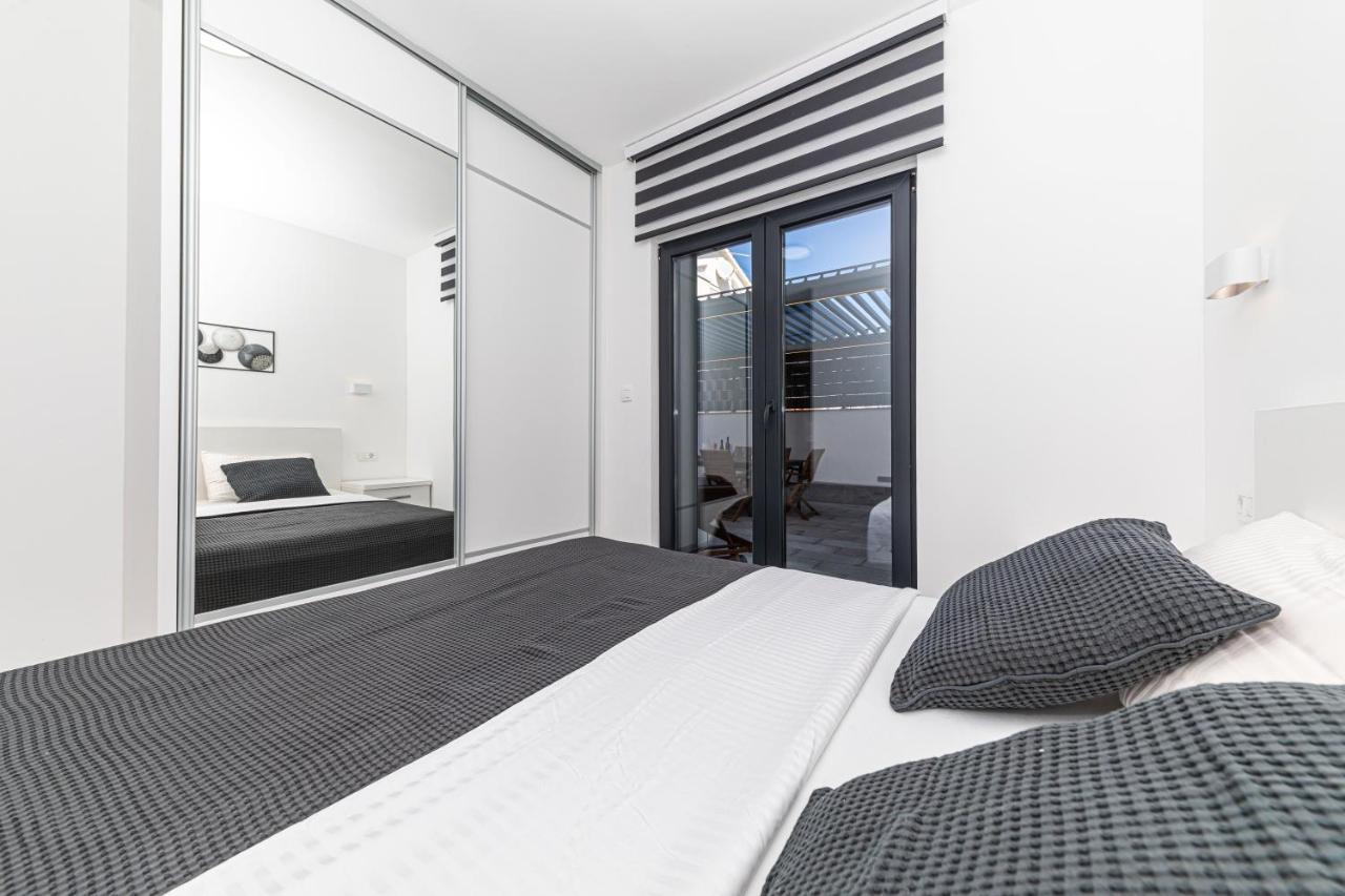 Luxury Apartment Pia With Swimming Pool And Grill Trogir Exteriör bild
