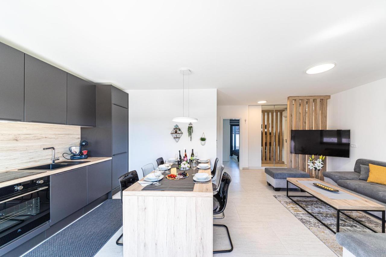 Luxury Apartment Pia With Swimming Pool And Grill Trogir Exteriör bild