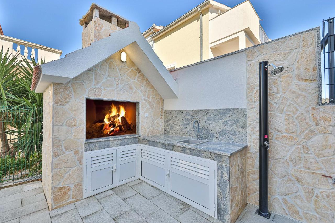 Luxury Apartment Pia With Swimming Pool And Grill Trogir Exteriör bild