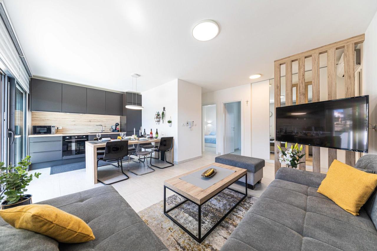 Luxury Apartment Pia With Swimming Pool And Grill Trogir Exteriör bild