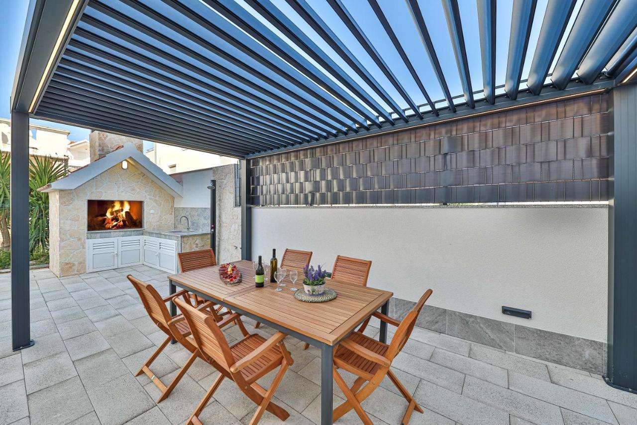 Luxury Apartment Pia With Swimming Pool And Grill Trogir Exteriör bild